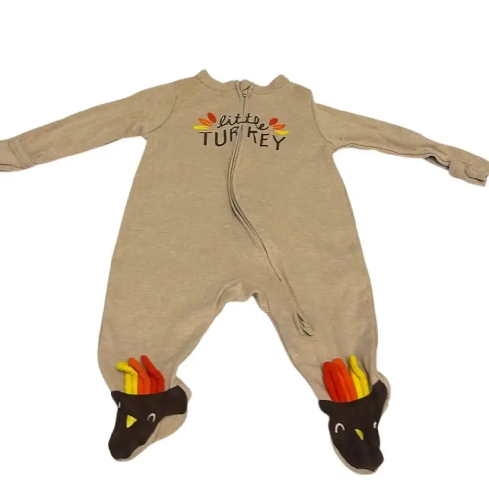 Old Navy NWOT Thanksgiving Little Turkey footed one piece sleeper 0-3 M